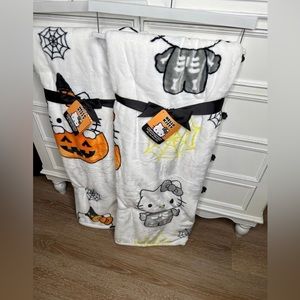 NWT one hello kitty halloween blanket